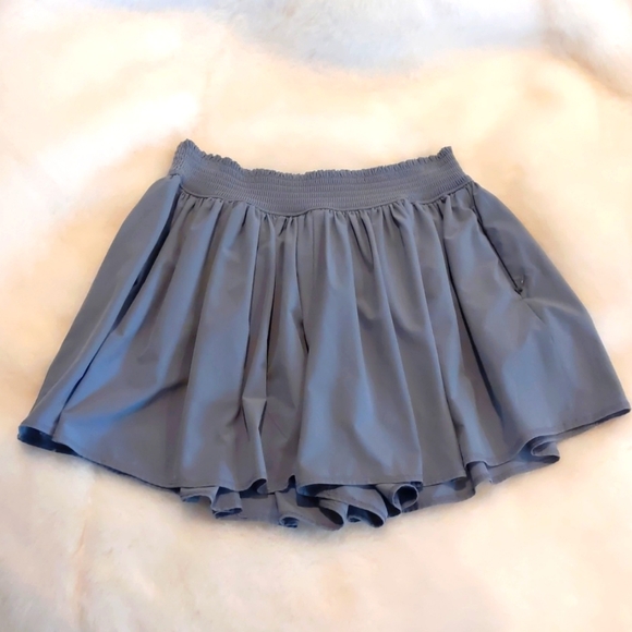 Athleta Pants - Athleta Flowy Coulot Shorts